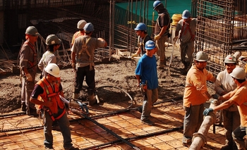 Un estudio advierte que uno de cada tres trabajadores formales es pobre en la Argentina Imagen de la nota: Un estudio advierte que uno de cada tres trabajadores formales es pobre en la Argentina