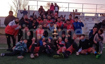 Imagen de la nota: Veteranos ganó el Torneo Apertura de FOLA