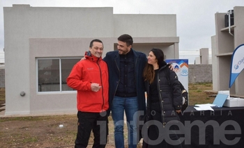 Imagen de la nota: El intendente Galli encabezó la entrega de ocho viviendas del plan TuVi