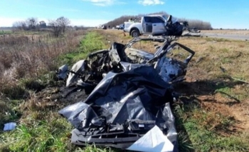 Choque fatal en Chivilcoy: murieron tres personas y le amputaron un brazo a una menor de 14 años Imagen de la nota: Choque fatal en Chivilcoy: murieron tres personas y le amputaron un brazo a una menor de 14 años