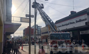 Imagen de la nota: Videos: Bomberos realizaron demostración de descensos