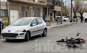 Imagen de la nota: Una motociclista terminó en el hospital tras choque en la Avenida Urquiza