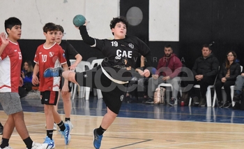 Handball: Estudiantes fue anfitrión en una docena de partidos Imagen de la nota: Handball: Estudiantes fue anfitrión en una docena de partidos