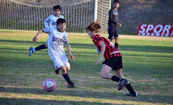 Fútbol Infantil: se puso a rodar la pelota en la “Copa CAE” Imagen de la nota: Fútbol Infantil: se puso a rodar la pelota en la “Copa CAE”