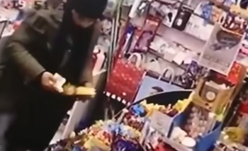 Imagen de la nota: Robó una caja de chocolates mientras compraba en un kiosco y lo escracharon