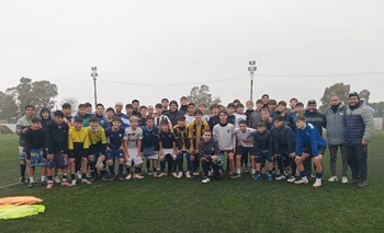 Ferro Carril Oeste llegó y probó futbolistas en Embajadores Imagen de la nota: Ferro Carril Oeste llegó y probó futbolistas en Embajadores