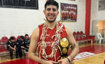 “Nico” Giménez fue figura y cortó redes en Trelew Imagen de la nota: “Nico” Giménez fue figura y cortó redes en Trelew