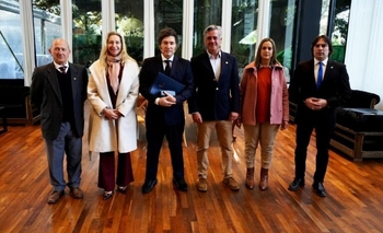 Imagen de la nota: Milei prometió bajar las retenciones al campo de forma “definitiva”, pero no puso fecha