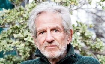 Imagen de la nota: El actor Pablo Alarcón se descompensó mientras manejaba y chocó contra varios autos estacionados