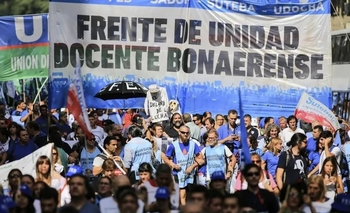 Imagen de la nota: Paritaria tensa: el gobierno ofertó una suba del 2,5% a docentes y estatales