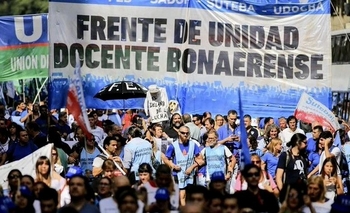 Imagen de la nota: Provincia ofertó una suba del 2,5% a los docentes pero los gremios la descartaron