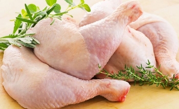 Imagen de la nota: El consumo de pollo superó a la carne vacuna, pero se derrumbó en Olavarría