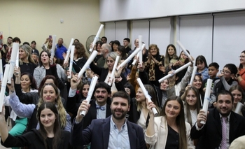 Imagen de la nota: Están los títulos para ser retirados por los médicos recibidos