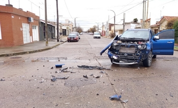 Imagen de la nota: Fuerte choque entre un camión y una camioneta: sin heridos