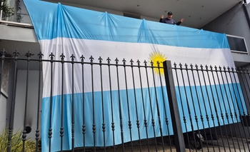 Imagen de la nota: Una “banderaza” para esperar Argentina - Inglaterra 