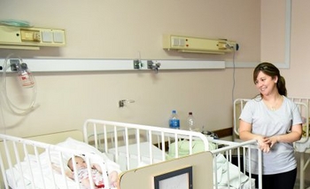 Imagen de la nota: Las camas en pediatría ya tienen nombres de niños internados