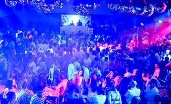 Infraccionaron a boliches por exceso de personas y música fuerte Imagen de la nota: Infraccionaron a boliches por exceso de personas y música fuerte