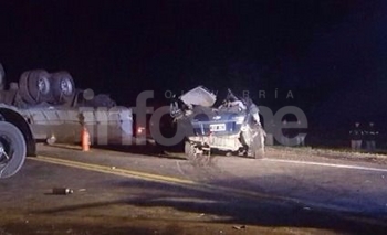 Imagen de la nota: Cuatro muertos tras choque entre dos camiones y un auto