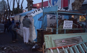 Imagen de la nota: Chau a la carpa: tras acordar levantan campamento