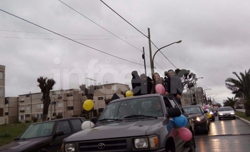 Imagen de la nota: Cambiemos cerró su campaña con caravana y globos