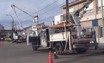 Hinojo sin servicio eléctrico por los fuertes vientos Imagen de la nota: Hinojo sin servicio eléctrico por los fuertes vientos