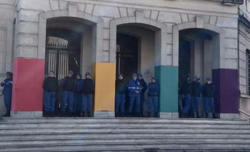 Imagen de la nota: Suspenden Feria del Libro y cierran el Teatro Municipal
