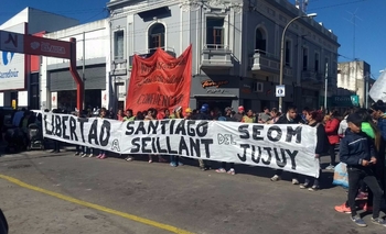 Imagen de la nota: Los manifestantes llegaron a la Municipalidad 