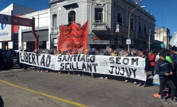 Imagen de la nota: Los manifestantes llegaron a la Municipalidad 