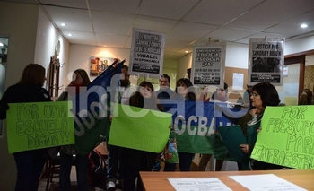Imagen de la nota: Protesta en el Consejo Escolar