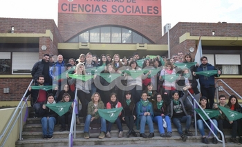 Imagen de la nota: Pañuelazo y jornada de paro en la FACSO