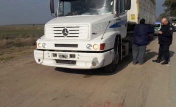 Infraccionaron a camioneros por llevar la carga destapada Imagen de la nota: Infraccionaron a camioneros por llevar la carga destapada