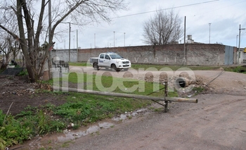 Imagen de la nota: Fuertes ráfagas provocaron la caída de un poste de luz