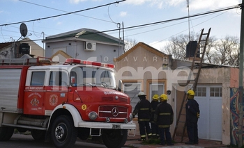 Imagen de la nota: Por el viento se voló parte del techo de una vivienda