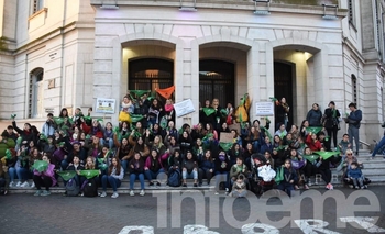 Imagen de la nota: Marea verde: Convocan a un pañuelazo para este martes