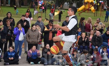 Los niños del barrio Los Robles festejaron su día Imagen de la nota: Los niños del barrio Los Robles festejaron su día
