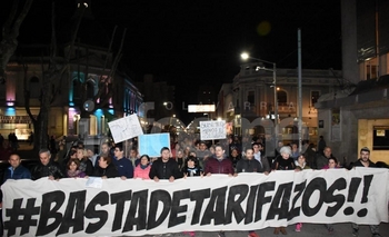 Imagen de la nota: Cerca de 500 personas marcharon en Olavarría contra los tarifazos