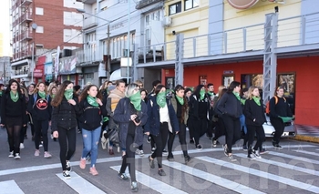 Imagen de la nota: Marcha de luto por víctimas de abortos clandestinos
