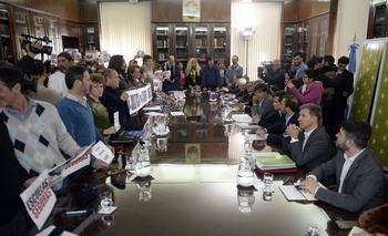 Tras asambleas, los docentes amenazan con nuevos paros  Imagen de la nota: Tras asambleas, los docentes amenazan con nuevos paros