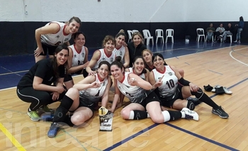 Imagen de la nota: Estudiantes festejó otra vez en el Maxivóley