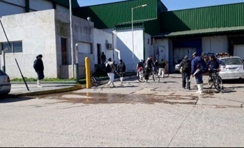 Imagen de la nota: Roque Pérez: más de 230 despidos en una planta avícola 