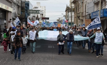 Imagen de la nota: Multitudinaria marcha por la Educación Pública