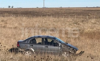 Imagen de la nota: Ruta 51: Volcaron en la ruta y los auxilió Dalton Jáuregui