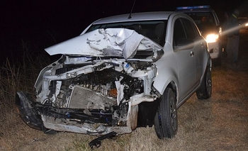 Imagen de la nota: Bolívar: “voló” la rueda de un camión y le destrozó el auto