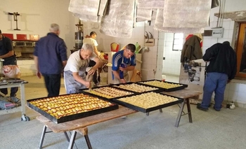 Internos elaboraron las facturas de la fiesta de MANO Imagen de la nota: Internos elaboraron las facturas de la fiesta de MANO
