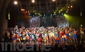 Arrebatando Lágrimas festejó 20 años de murga Imagen de la nota: Arrebatando Lágrimas festejó 20 años de murga