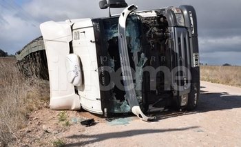 Imagen de la nota: Camionero herido tras volcar en cercanías a Santa Luisa