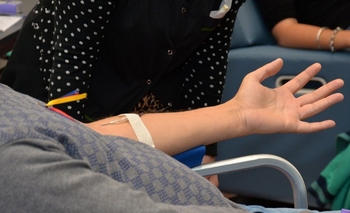 Imagen de la nota: Colecta externa de sangre y registro de donantes de médula ósea