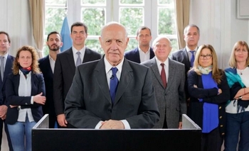 Imagen de la nota: Lavagna suspendió su campaña y pidió emergencia alimentaria