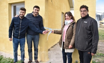 Imagen de la nota: Entregaron cinco viviendas a trabajadores Municipales