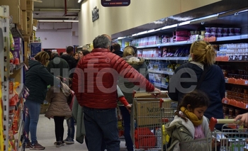 Imagen de la nota:  Una familia necesitó más de 70 mil pesos para no ser pobre